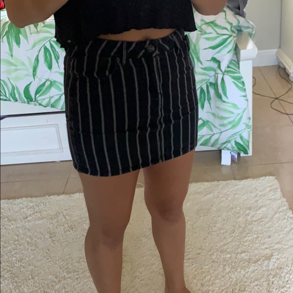 Black and white stripped denim skirt